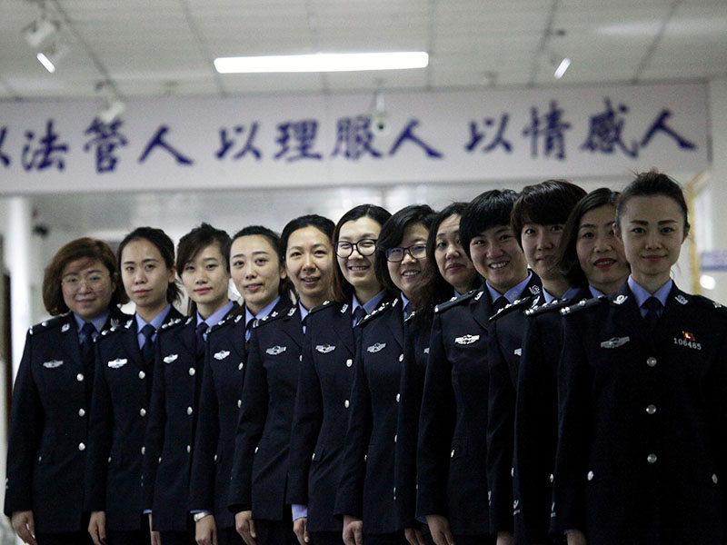 “以法管人,、以理服人,、以情感人”是這些有著大愛之心的女管教們的工作準(zhǔn)則1