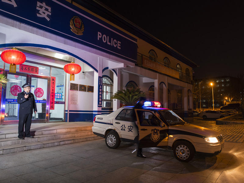 （圖六）接到報(bào)警電話,，民警迅速出警