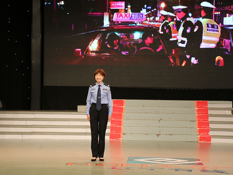（圖五）民警聲情并茂講述公安民警,、輔警的故事