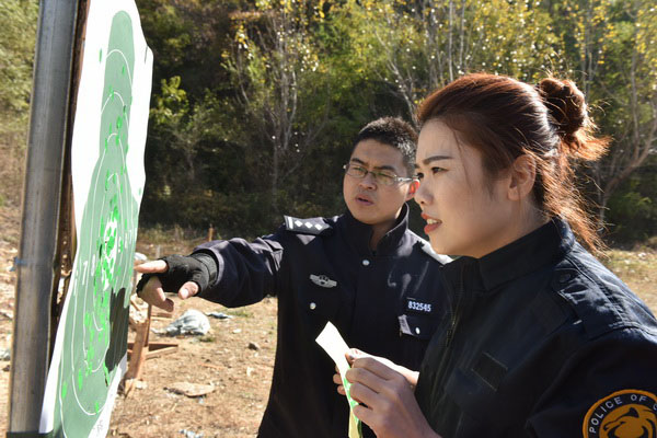 江海峰【公安或地方】鐵嶺縣公安局開展實(shí)彈射擊訓(xùn)練提升實(shí)戰(zhàn)能力