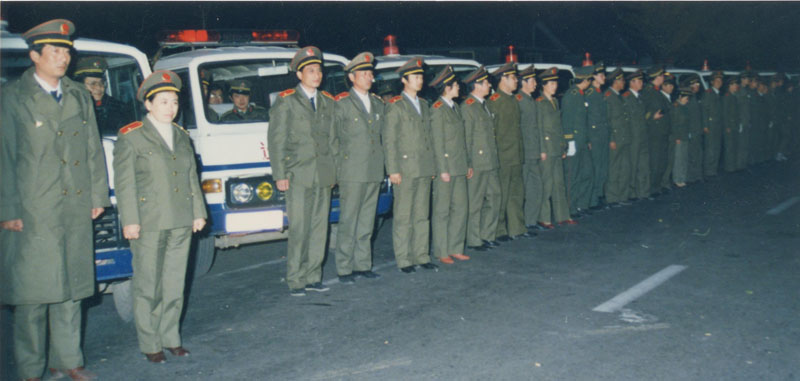 1989年11月1日,全國檢察機關查辦職務犯罪“零點行動”時，檢察干警整裝待發(fā)