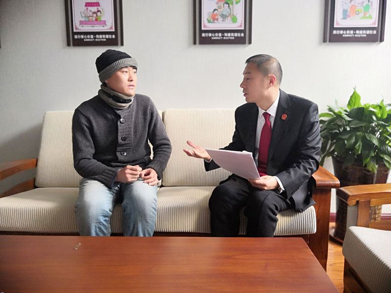配文1：執(zhí)行法官姜群向申請(qǐng)執(zhí)行人了解情況