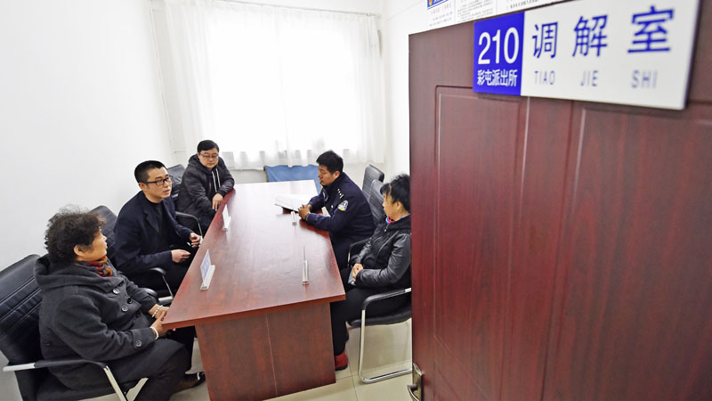 彩屯派出所堅持“矛盾不上交、平安不出事,、服務不缺位”