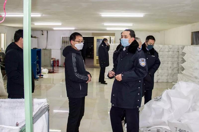 王杰一行在企業(yè)車間走訪