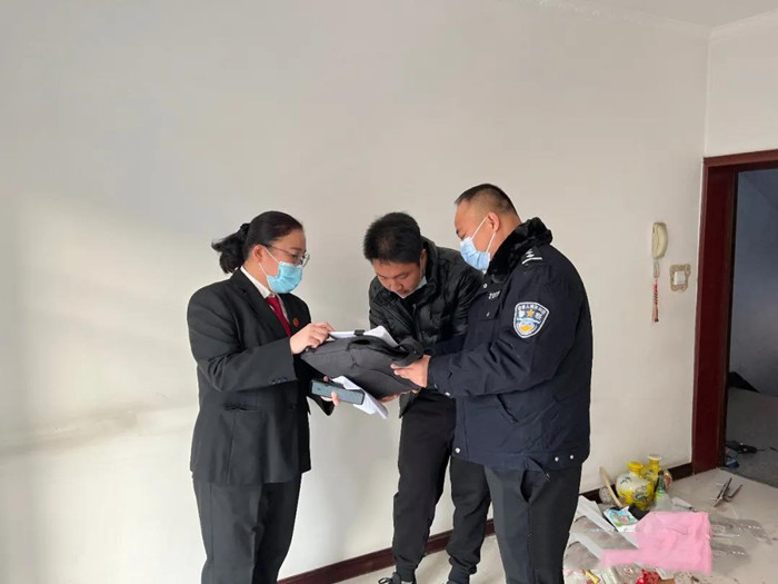 執(zhí)行法官將該房屋交付申請(qǐng)執(zhí)行人