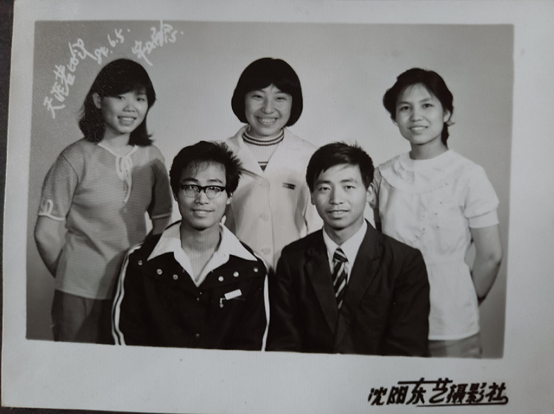 1980年一起寫《畫蛋》有感的老同學(xué)，前左一為楊清林