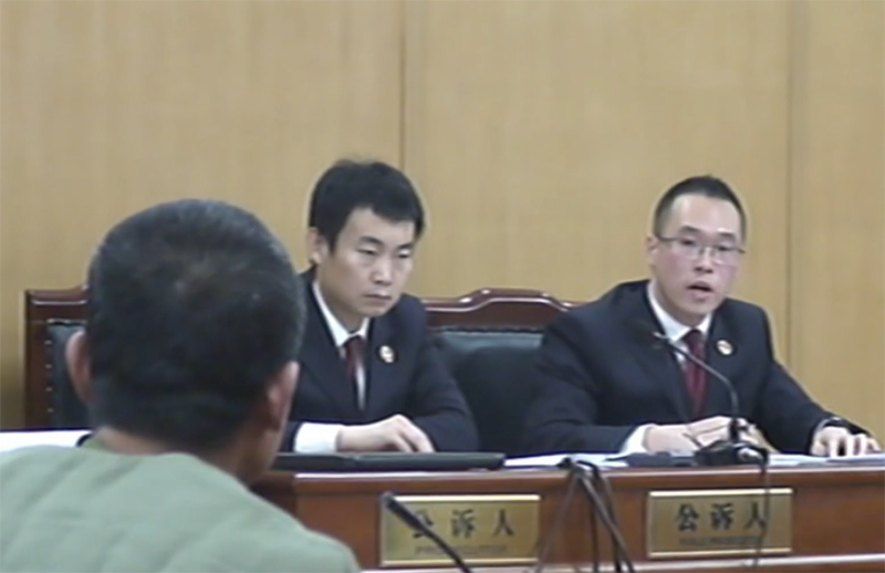 楊德明在法院開庭,。