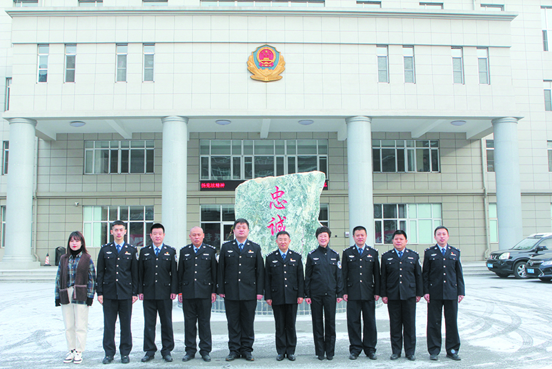 立山分局經(jīng)偵大隊(duì)部分民警