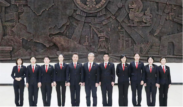 民一庭集體,。