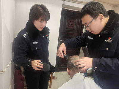 8沈陽(yáng)市公安局和平分局民警 朱旭陽(yáng)（右）