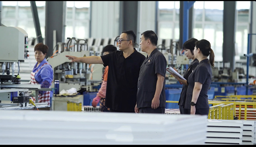 葫蘆島市連山區(qū)法院法官到塑窗制造加工企業(yè)走訪調研