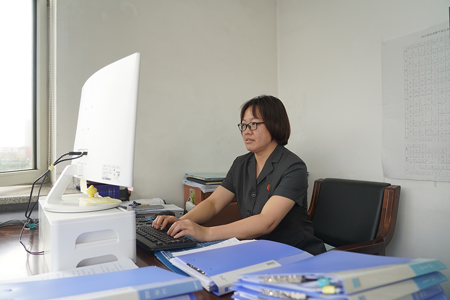 撫順市中級(jí)人民法院民事審判第一庭一級(jí)法官孫健在撰寫判決書