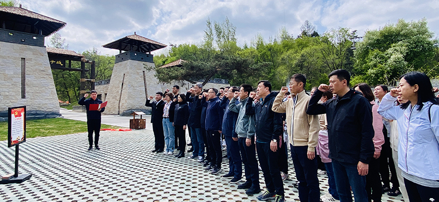西豐縣法院與鐵嶺中院聯(lián)合組織“弘揚五四精神，重走抗聯(lián)之路”黨性錘煉主題黨日活動