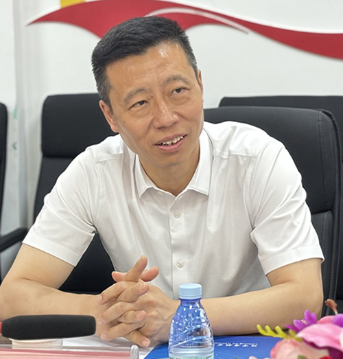 遼寧省航空運(yùn)輸協(xié)會會長  楊澍熙1