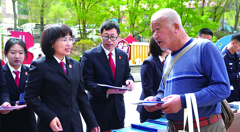 本溪中院干警開展特色普法活動