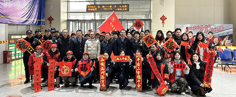 （撫順）一張張飽蘸筆力、滿含祝愿的“?！弊衷诼每褪种袀鬟f