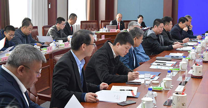 座談會上,，企業(yè)家代表踴躍發(fā)言