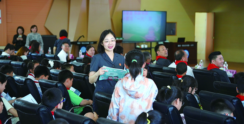 沈陽中院少年及家事案件審判庭法官助理何燕結合公益繪本為孩子普法